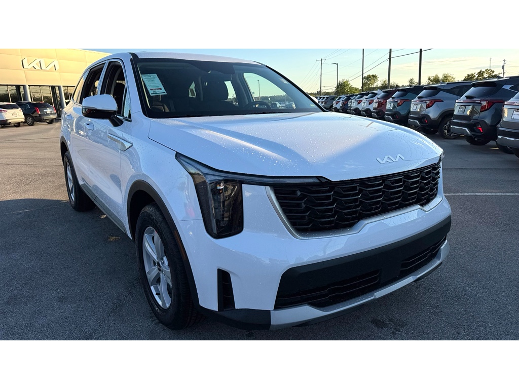 2026 Kia Sorento LX's photo