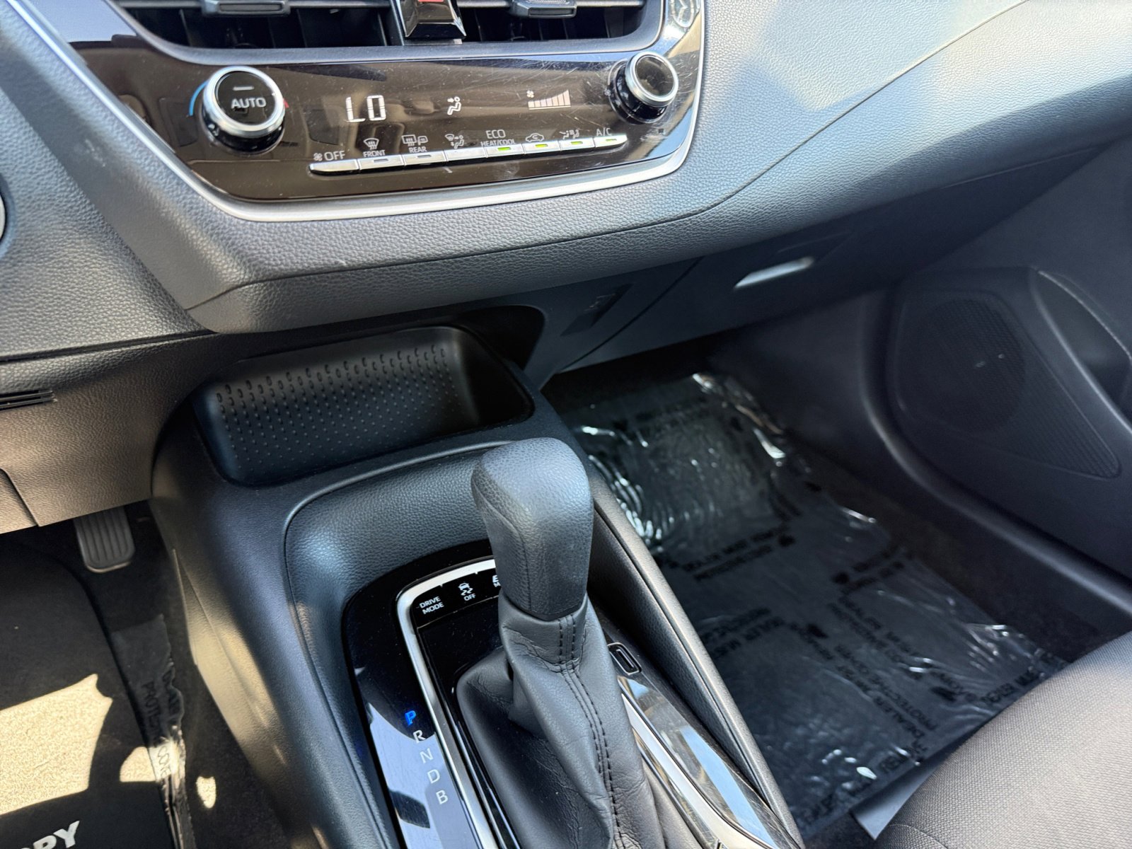 2020 Toyota Corolla Hybrid LE photo 13