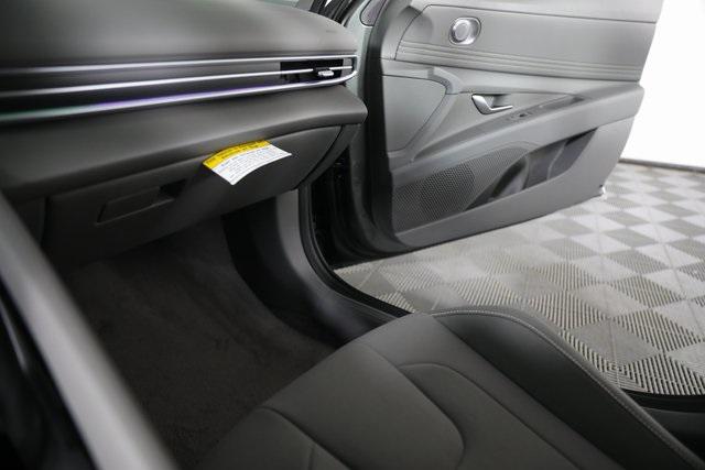 2025 Hyundai Elantra SEL Convenience photo 10