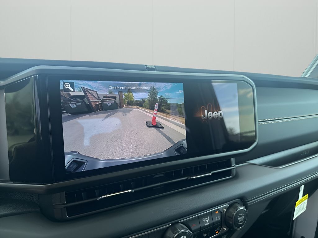 2025 Jeep Gladiator Sport photo 32