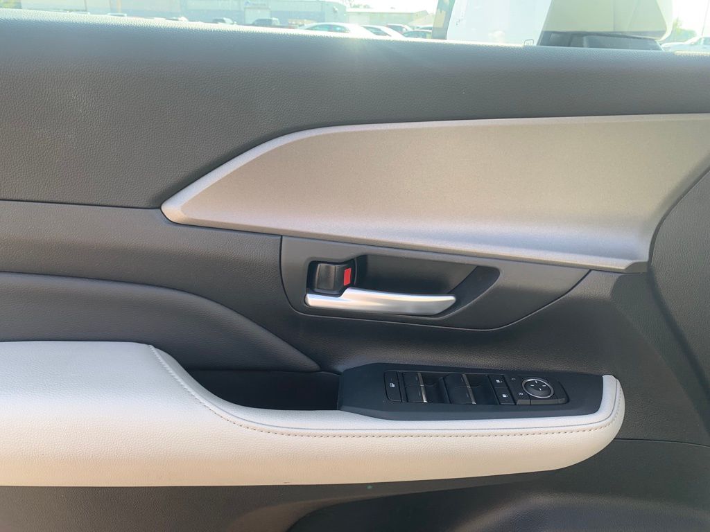 2024 Toyota Highlander Hybrid XLE photo 10