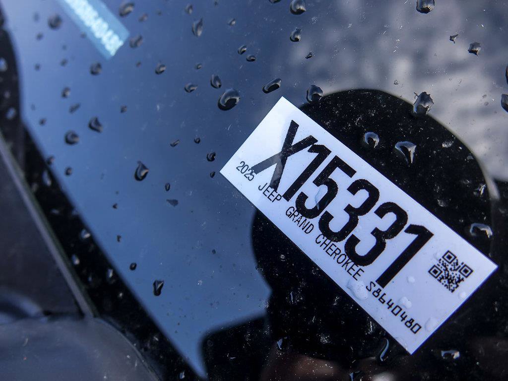 2025 JEEP GRAND CHEROKEE - Image 32