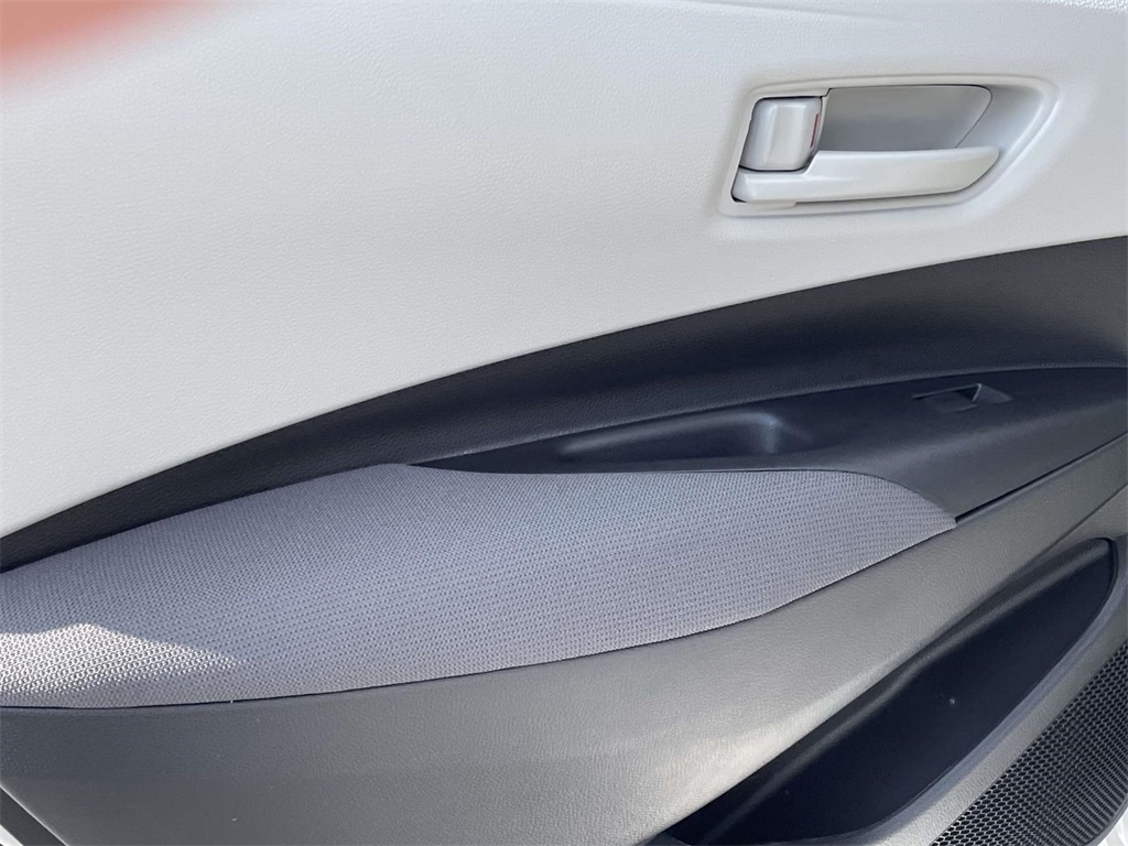 2026 Toyota Corolla LE photo 9
