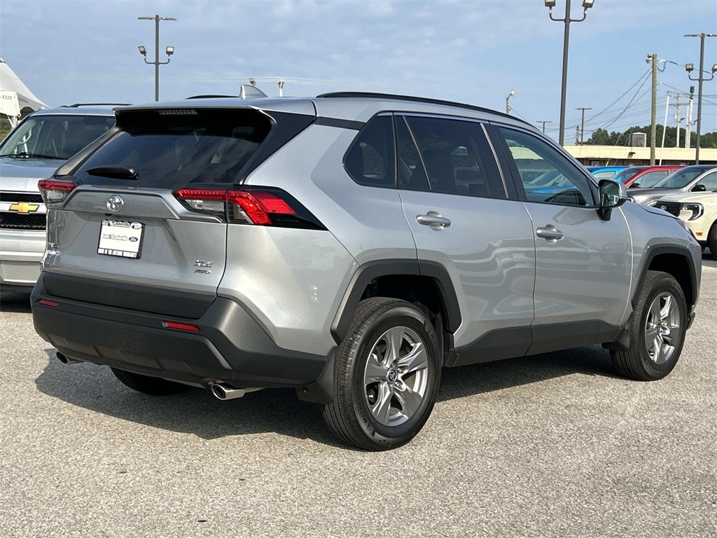 2024 Toyota RAV4 XLE photo 4