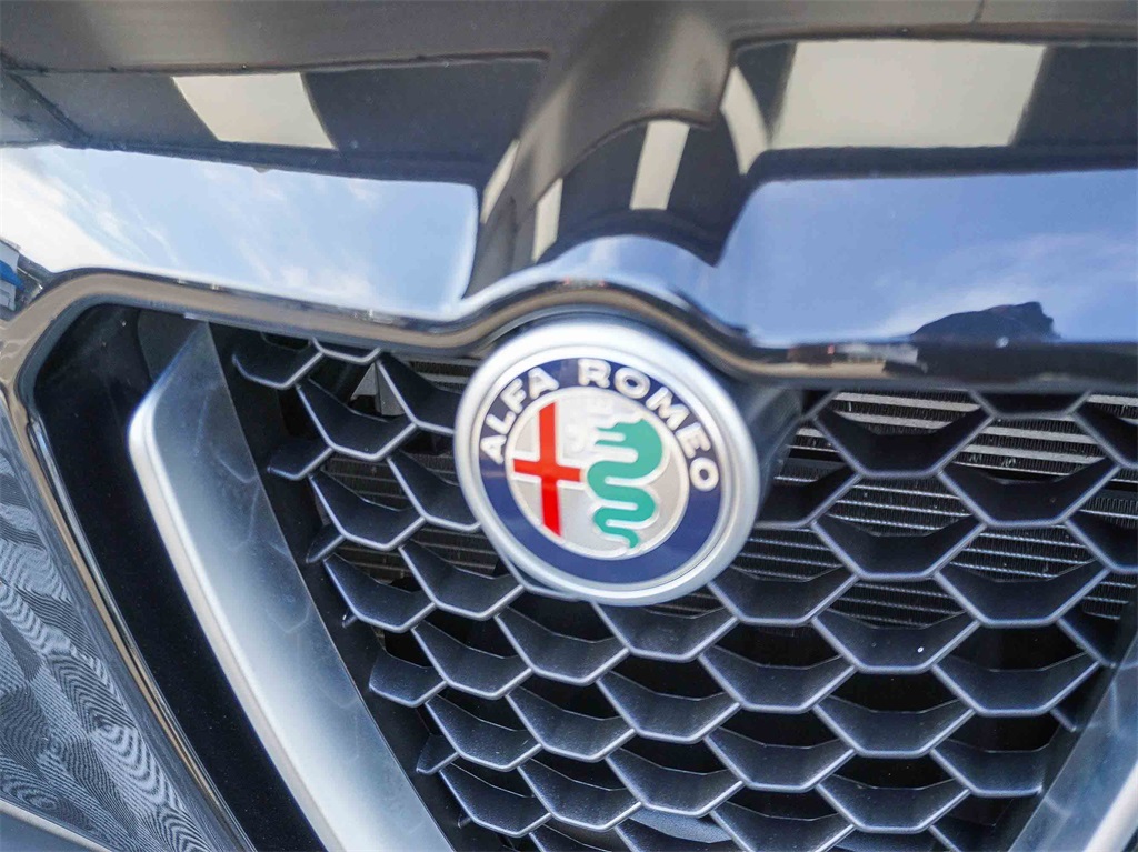 2020 Alfa Romeo Stelvio Ti photo 2