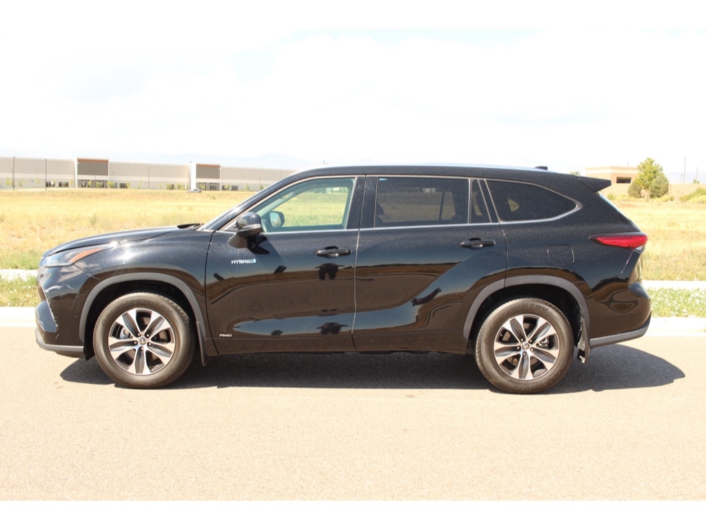 2021 Toyota Highlander Hybrid XLE photo 2