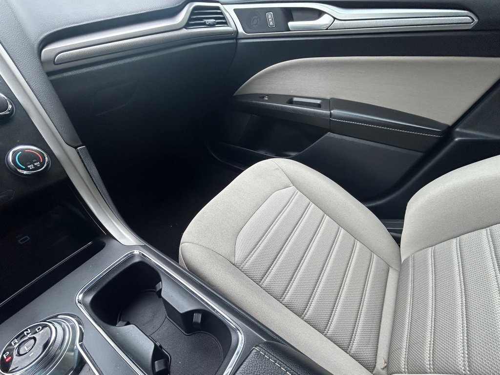 2019 Ford Fusion S photo 17