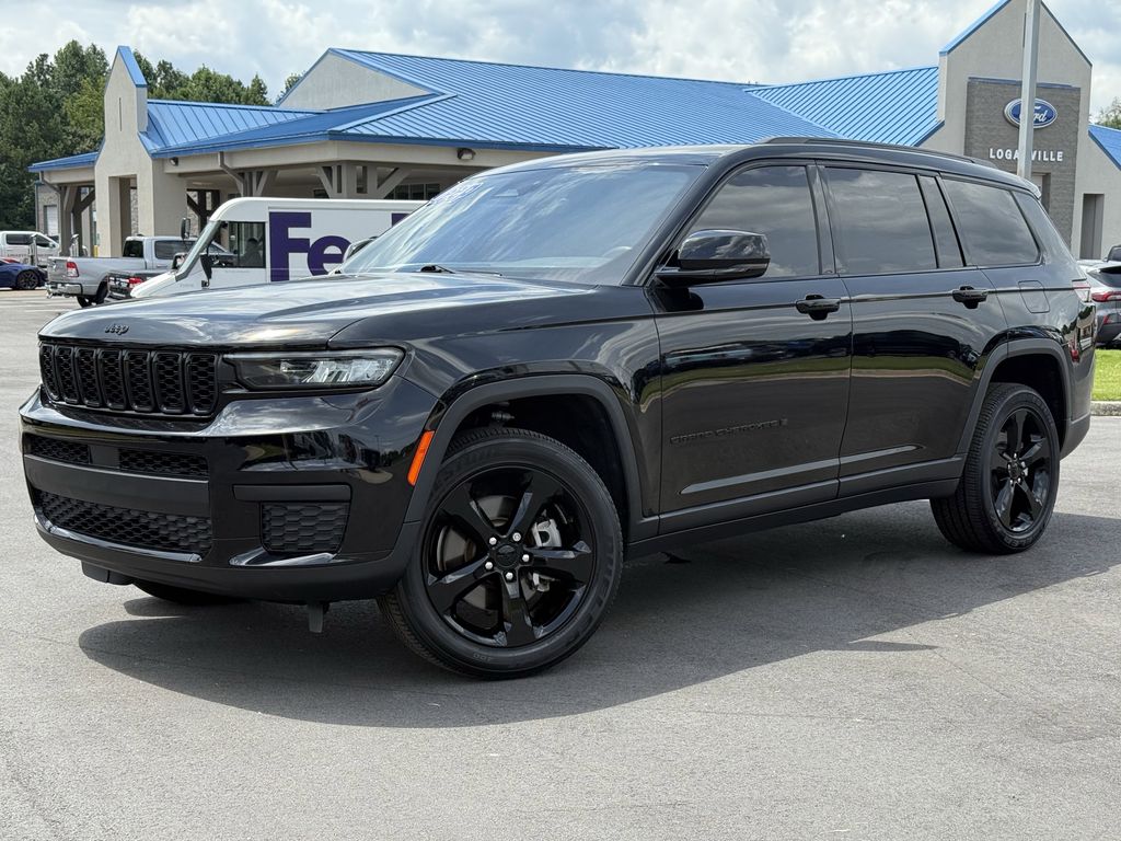 2022 Jeep Grand Cherokee Altitude photo 2
