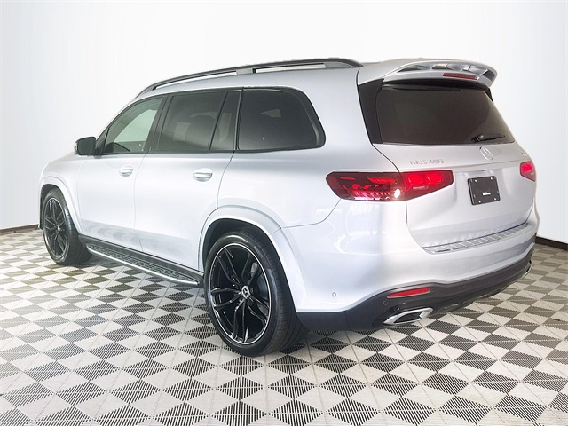 2026 Mercedes Benz GLS 450 4MATIC photo 2