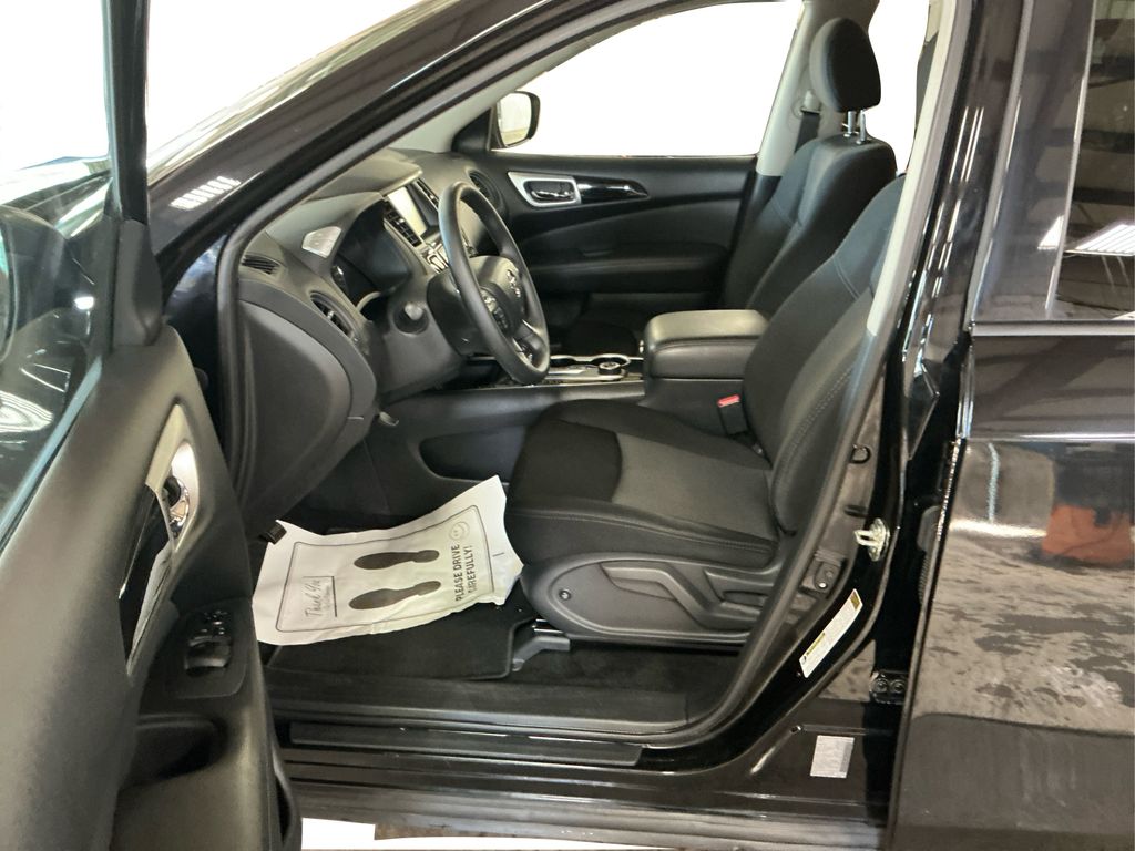 2020 Nissan Pathfinder S photo 20