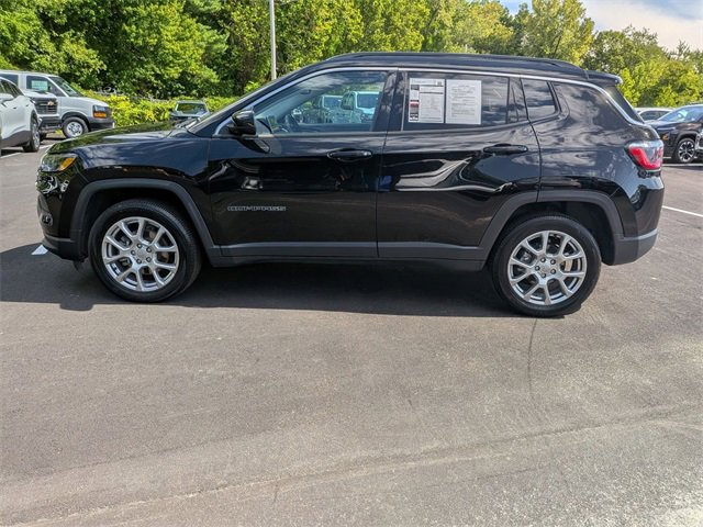 2022 Jeep Compass Latitude Lux photo 3