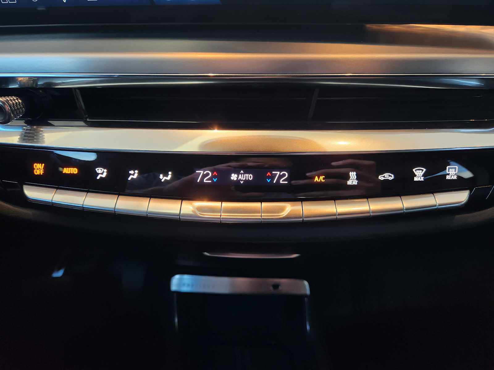 2025 Cadillac Lyriq Luxury photo 13