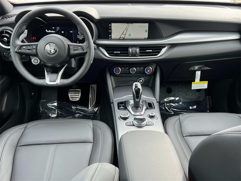 2025 Alfa Romeo Stelvio Sprint photo 3
