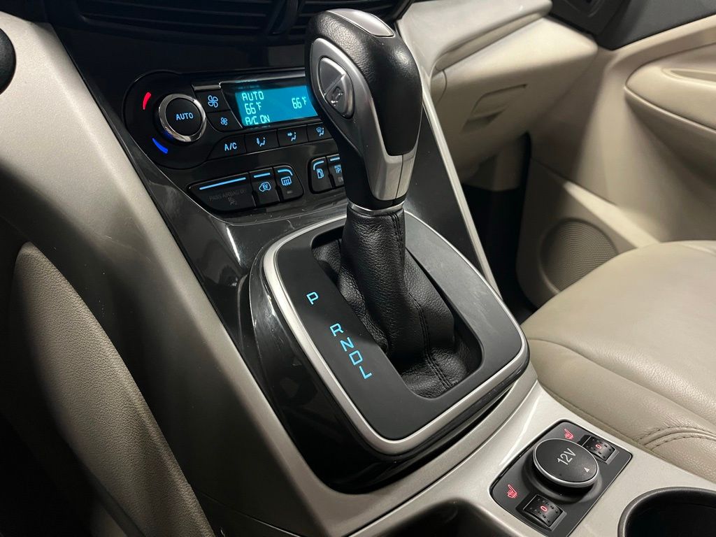 2016 Ford C-Max Energi SEL photo 9
