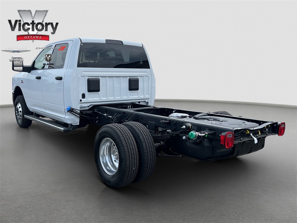 2025 Ram 3500 Tradesman photo 4