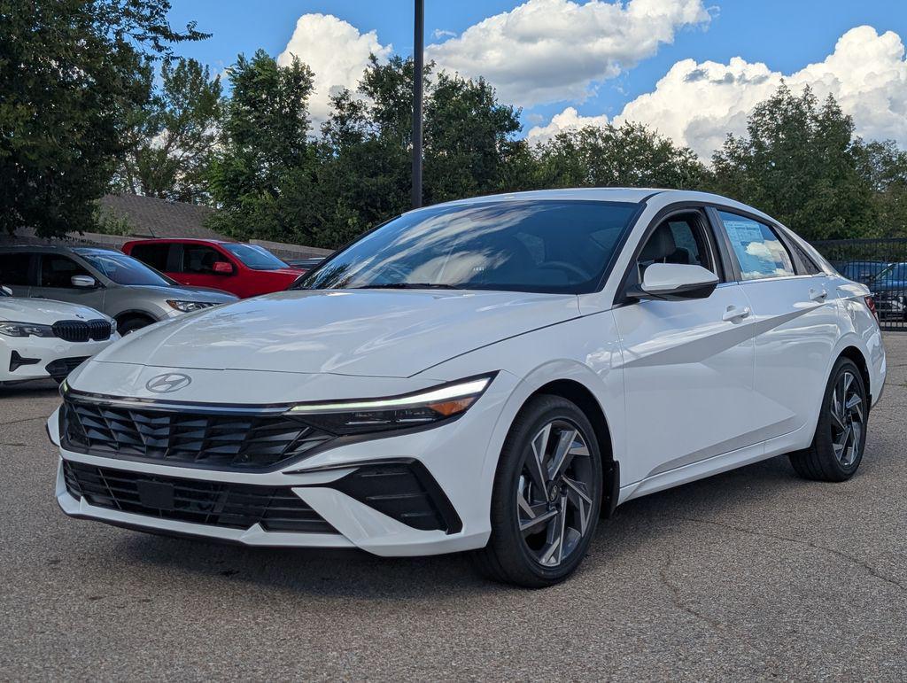 2025 Hyundai Elantra Limited's photo