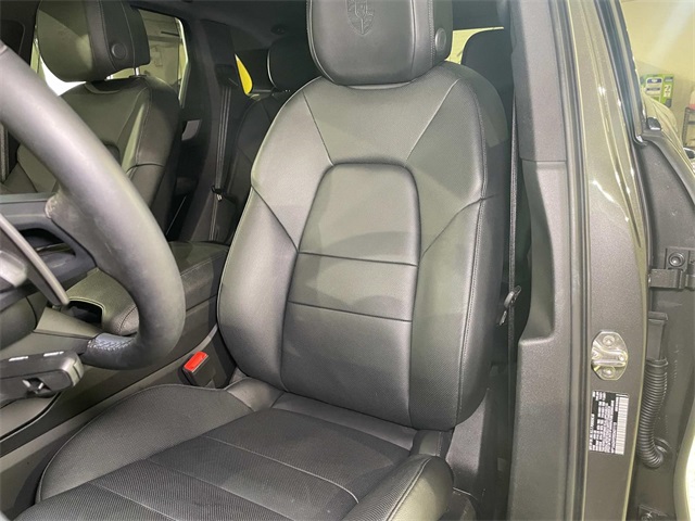 2025 Porsche Cayenne photo 4