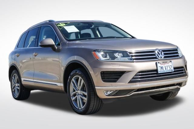 2016 Volkswagen Touareg V6 TDI Lux photo 3