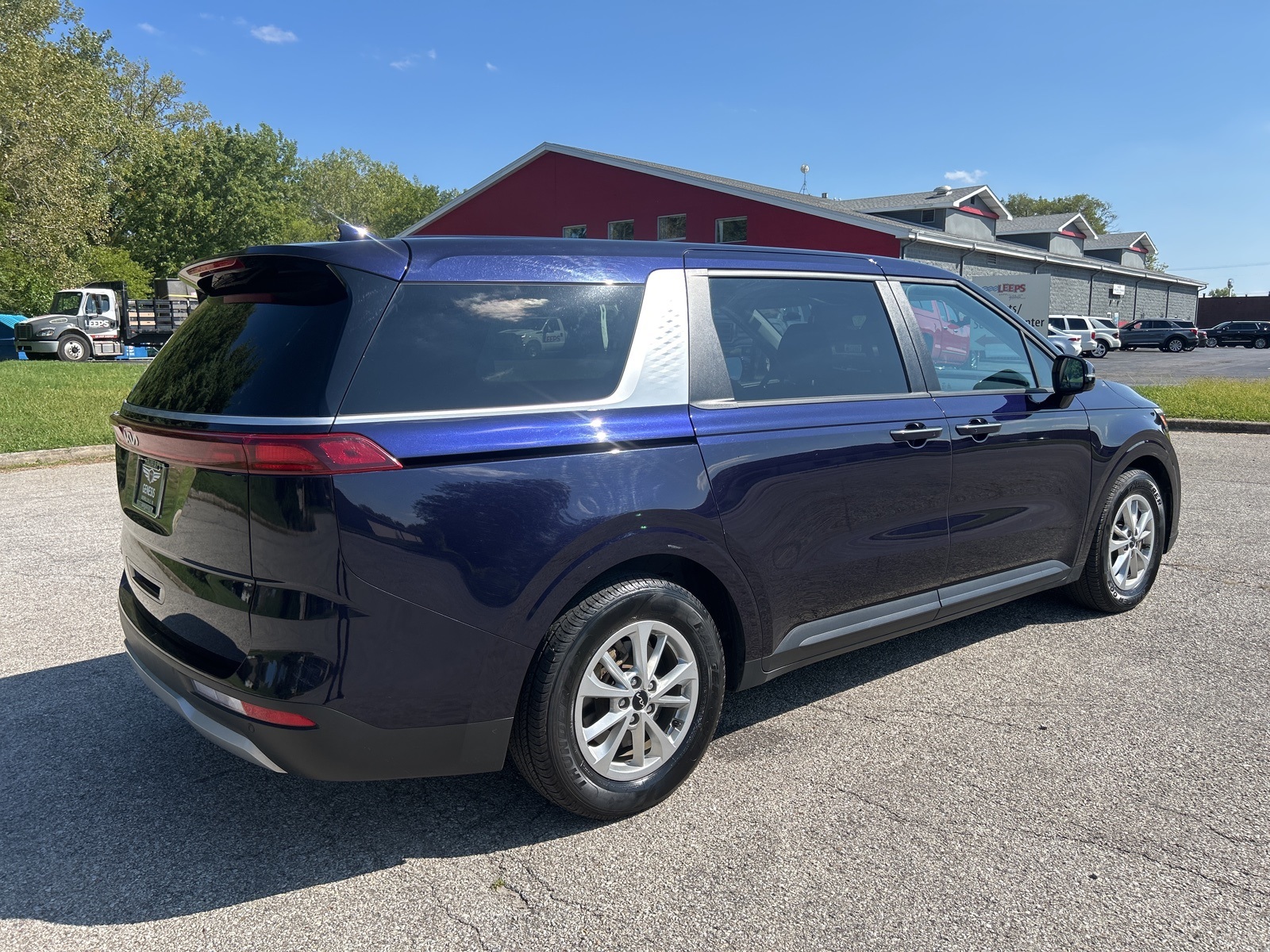 2024 Kia Carnival LX photo 7