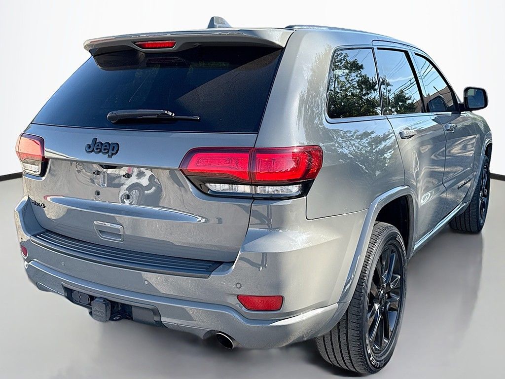 2021 Jeep Grand Cherokee Laredo X photo 2