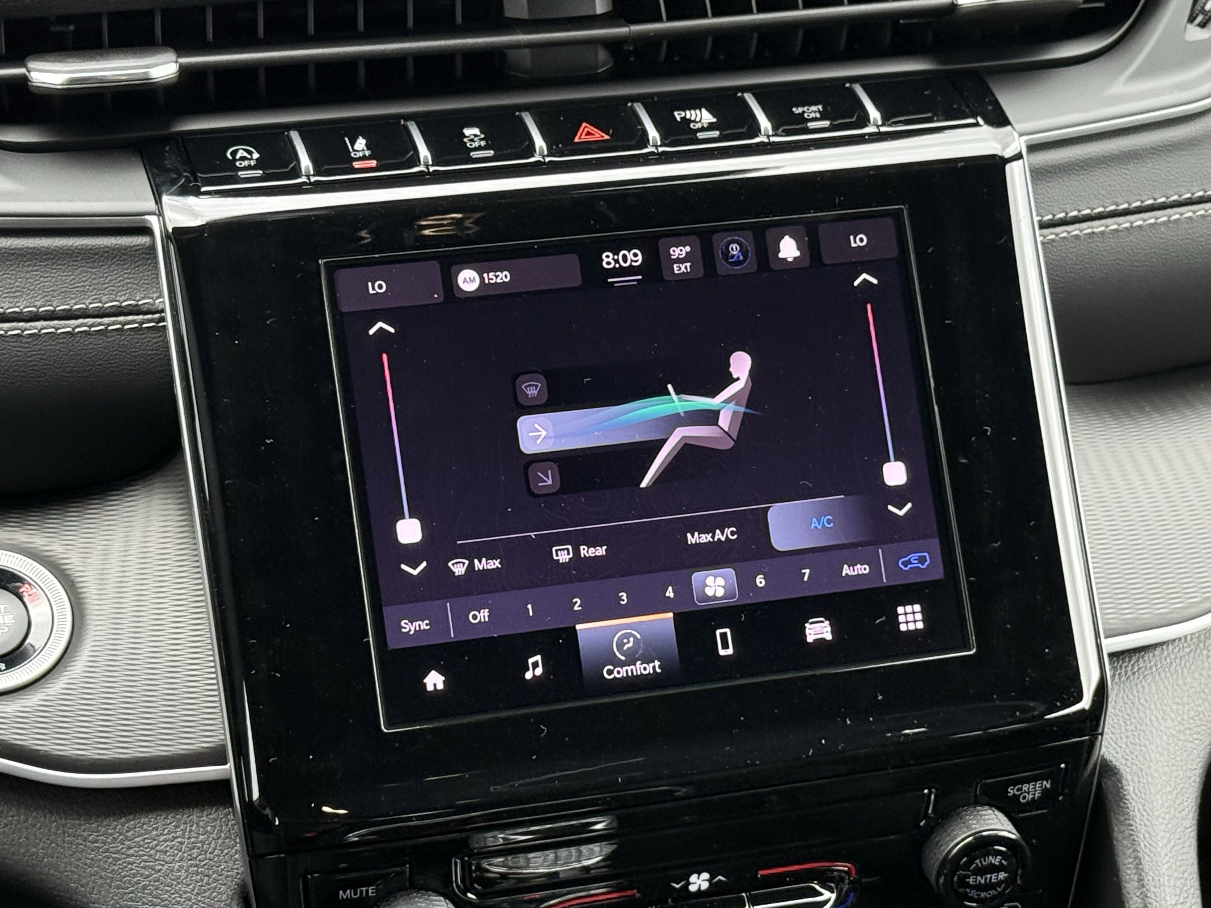 2025 Jeep Grand Cherokee Laredo Altitude photo 4