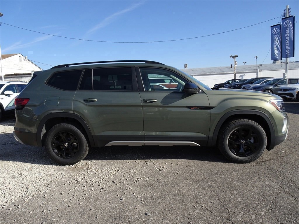 2025 Volkswagen Atlas Peak Edition photo 7