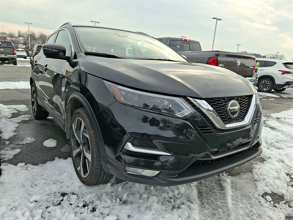 2022 Nissan Rogue Sport SL's photo