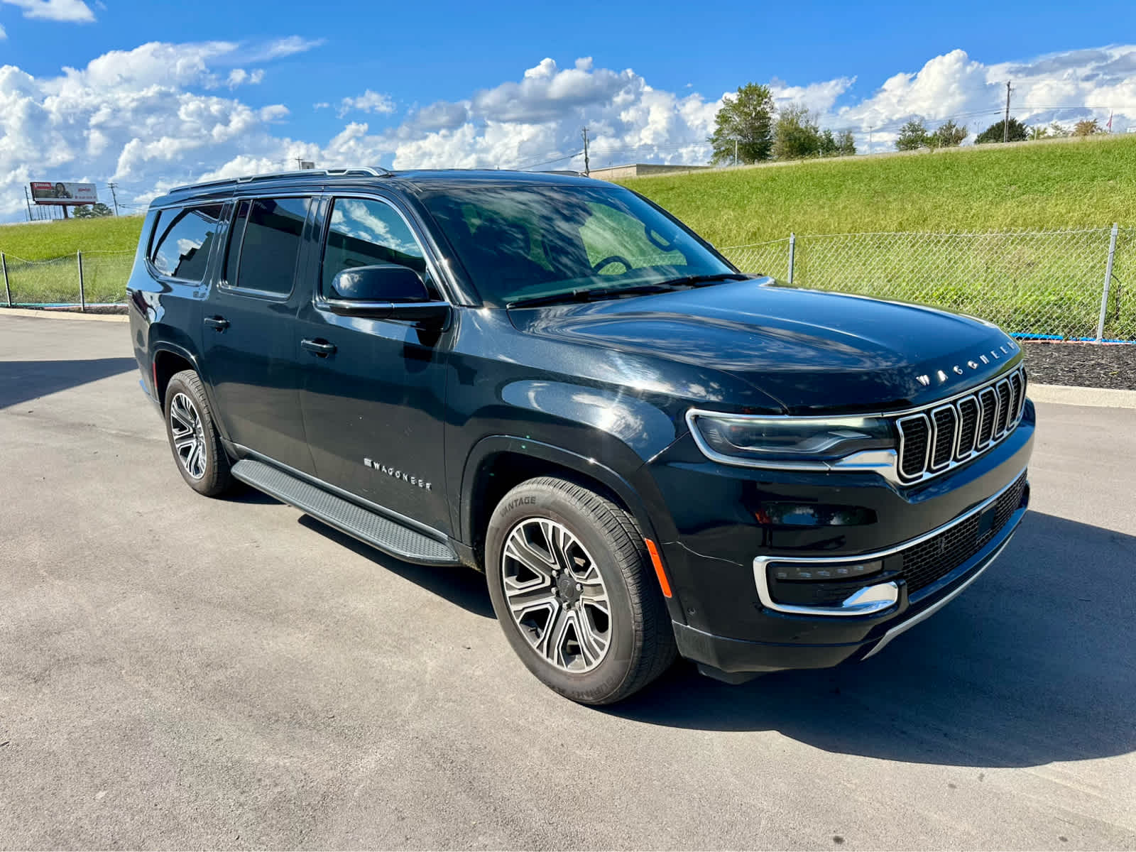 2023 Jeep Wagoneer L Series II photo 3