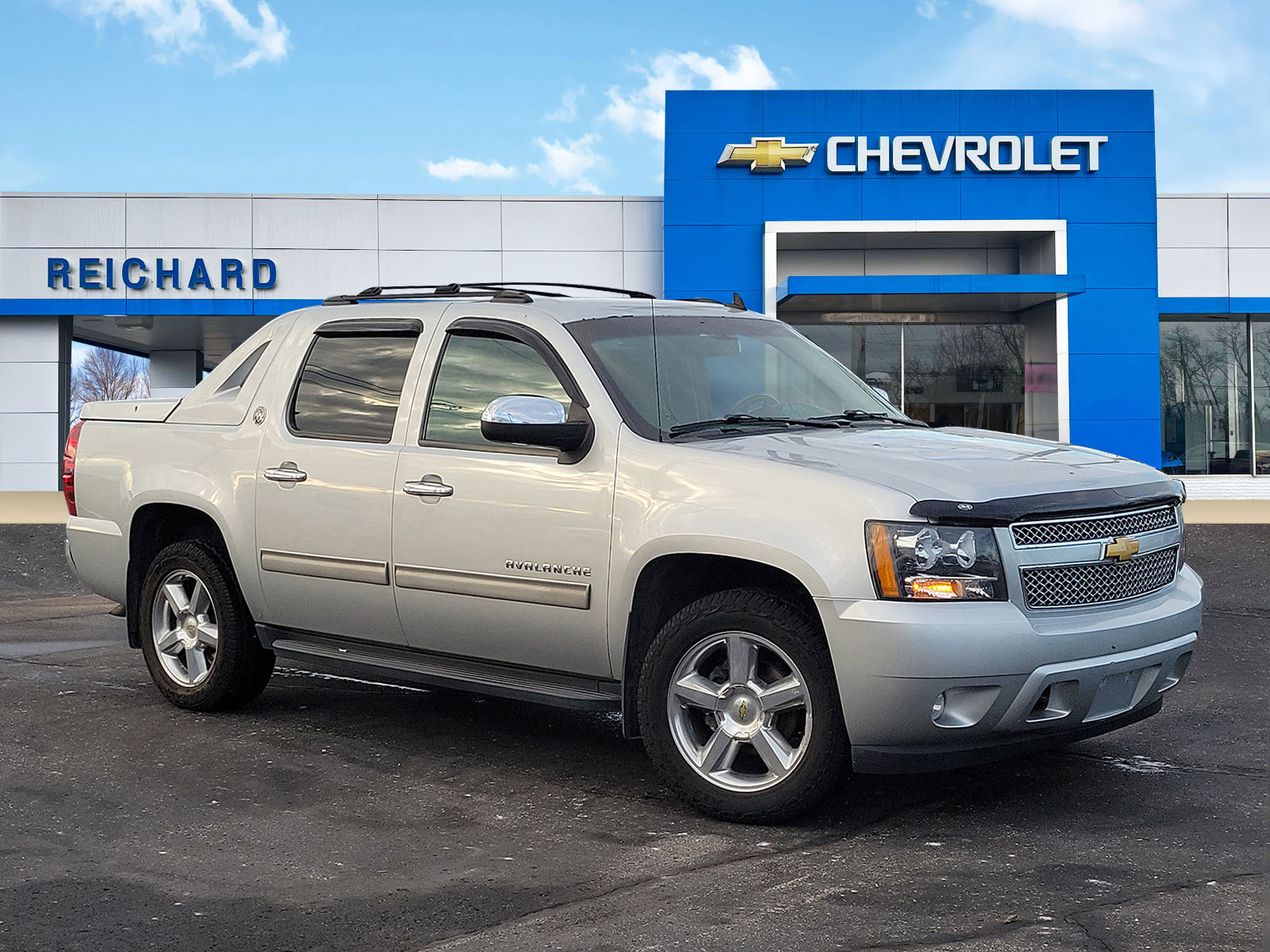 2013 Chevrolet Avalanche LS's photo