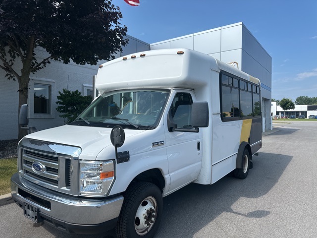 2017 Ford E-350 photo 2