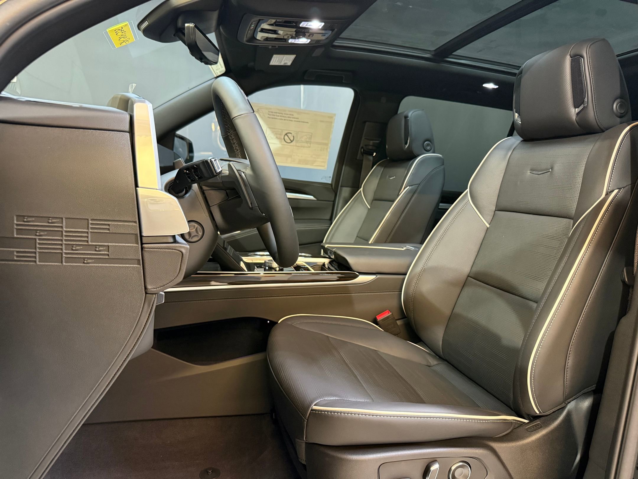 2025 Cadillac Escalade ESV Premium Luxury photo 4