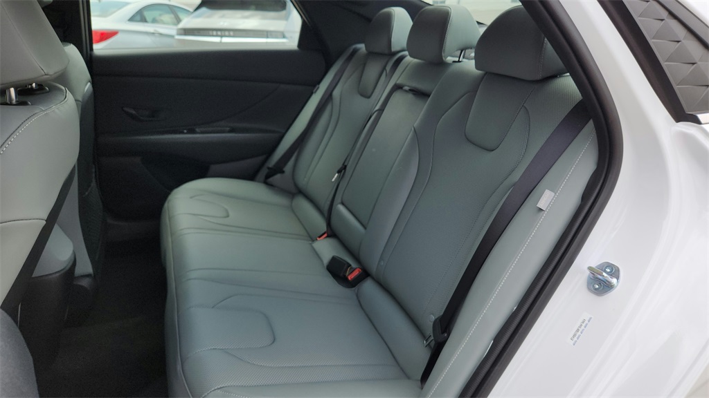 2025 Hyundai Elantra Hybrid Limited photo 32