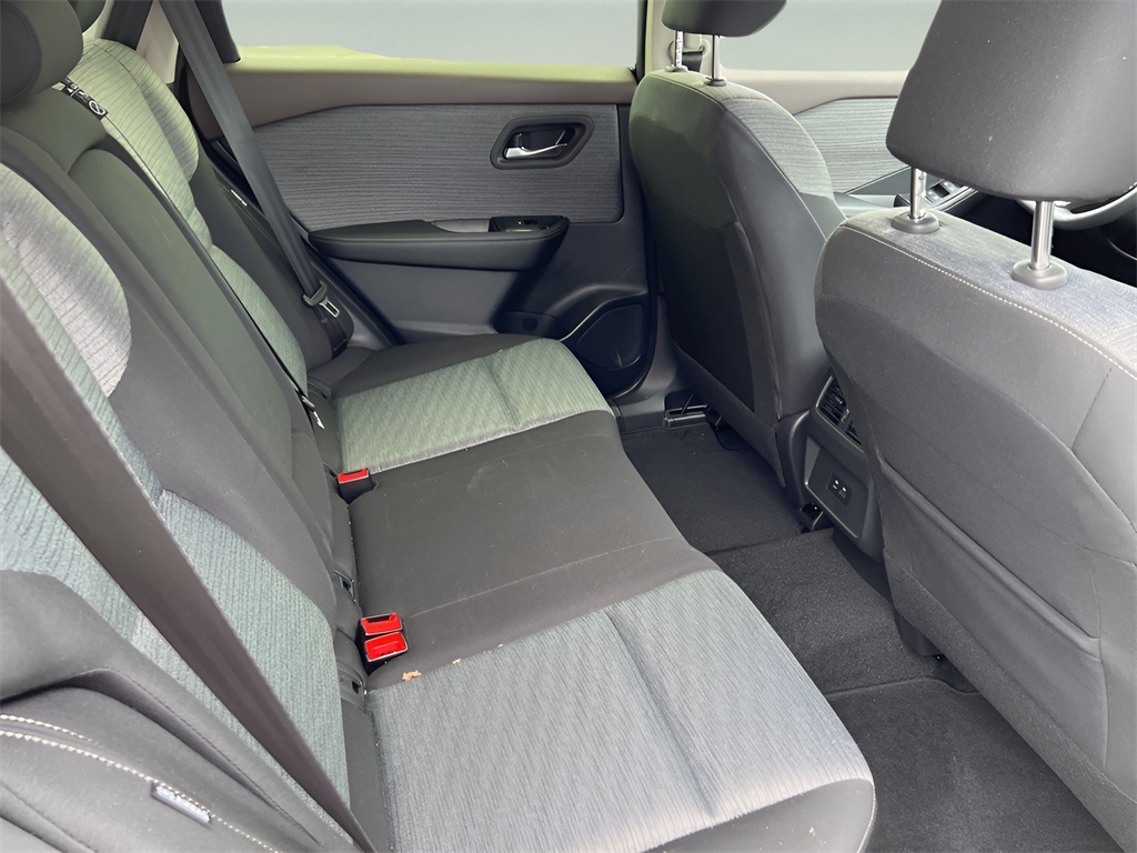 2023 Nissan Rogue SV photo 13