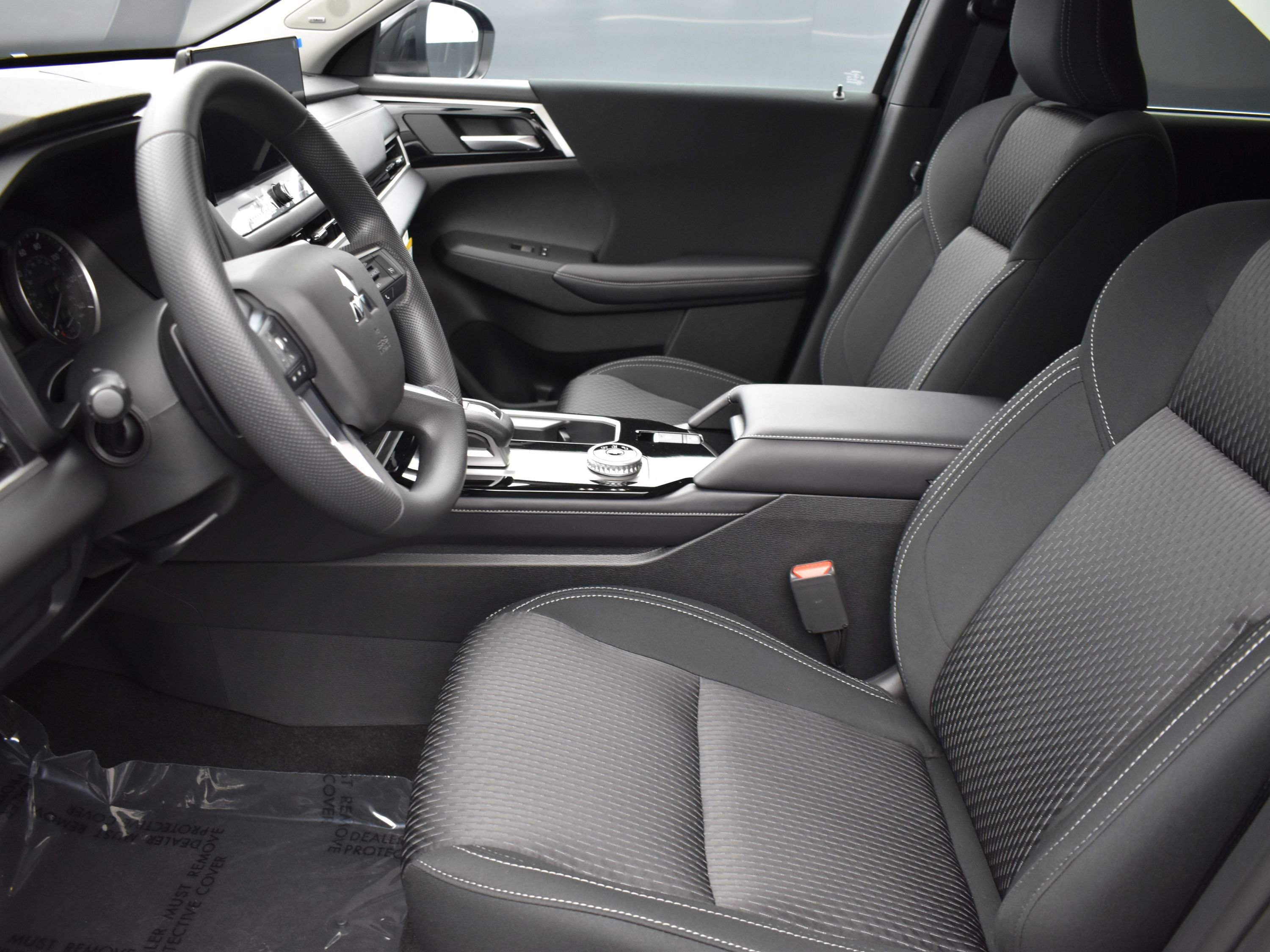 2025 Mitsubishi Outlander ES photo 11