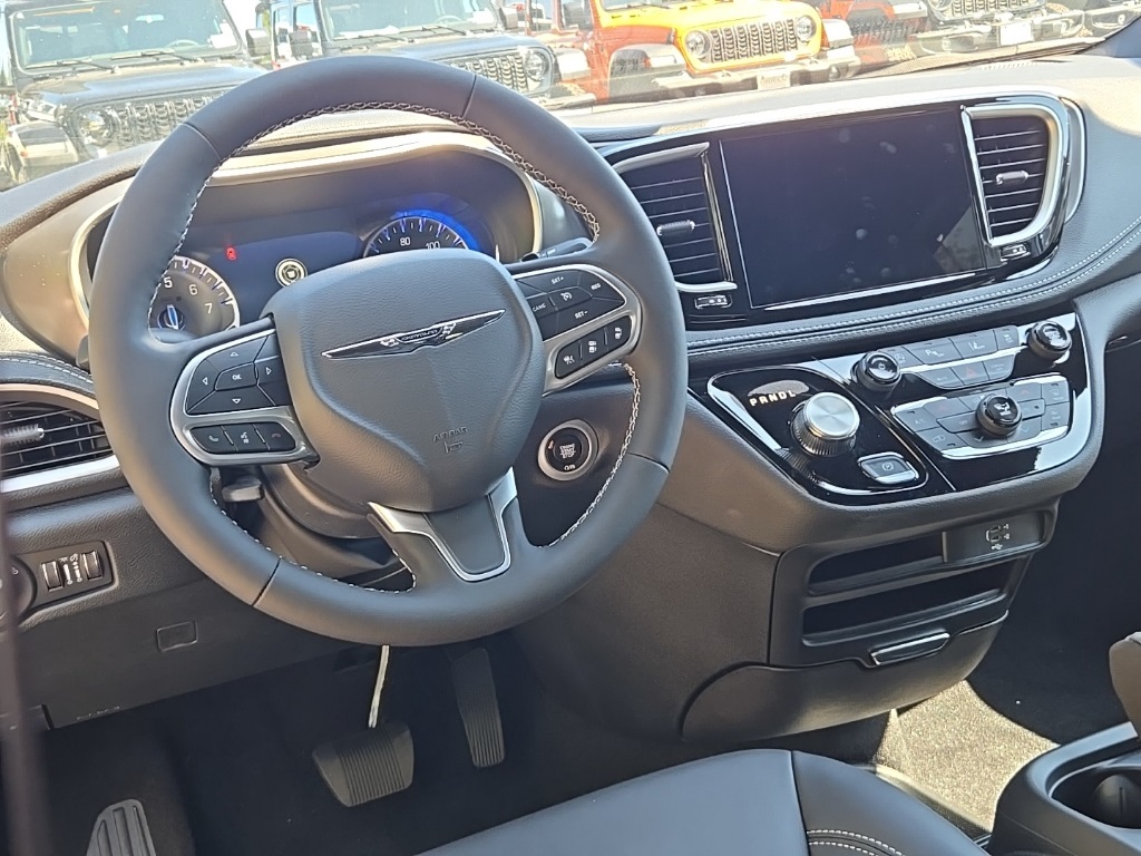 2026 Chrysler Voyager LX photo 9