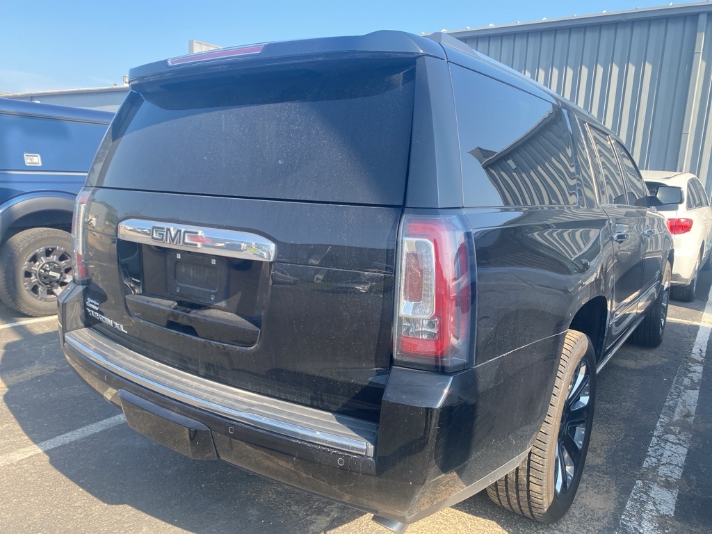 Used 2020 GMC Yukon XL Denali with VIN 1GKS2HKJ8LR105011 for sale in Kansas City