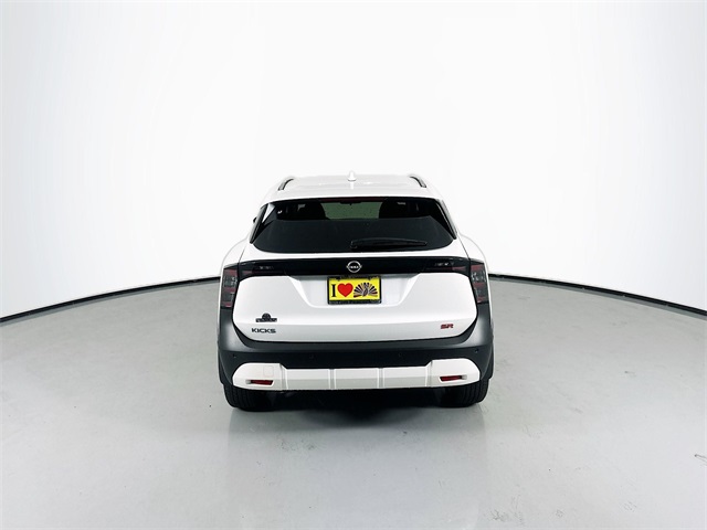 2025 Nissan Kicks SR photo 3