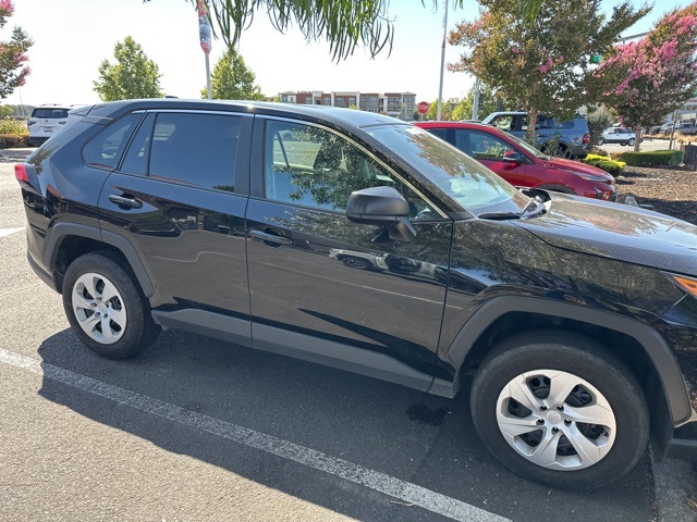 2024 Toyota RAV4 LE photo 2