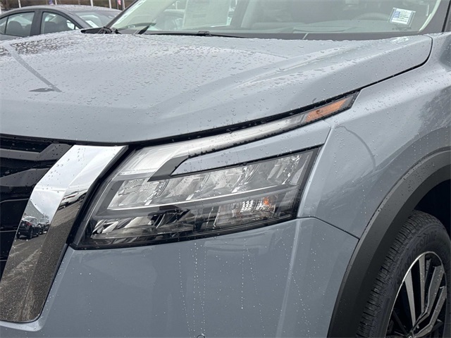 2025 Nissan Pathfinder Platinum photo 3