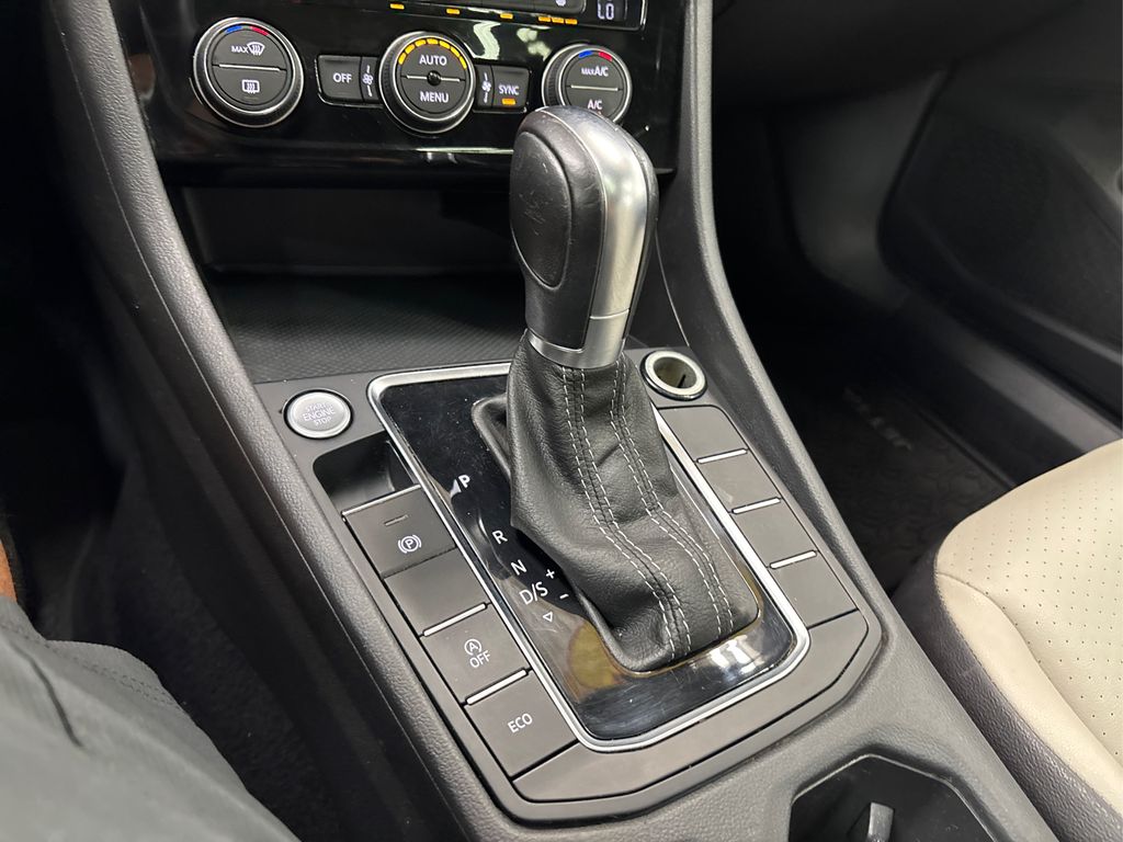 2019 Volkswagen Jetta R-Line photo 29