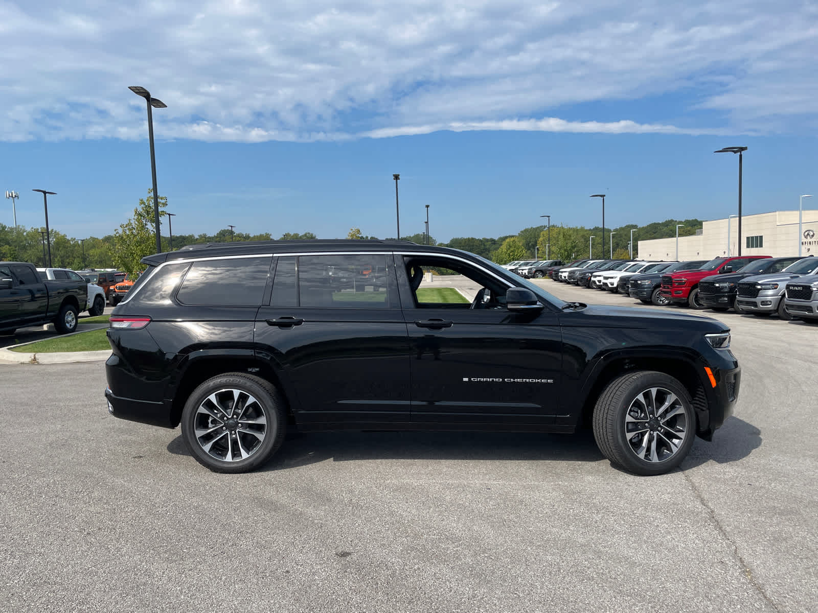 2025 Jeep Grand Cherokee Overland photo 10