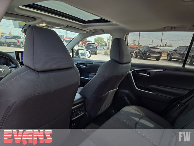 2025 Toyota RAV4 Hybrid XLE photo 21