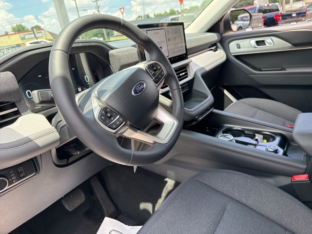 2025 Ford Explorer photo 28