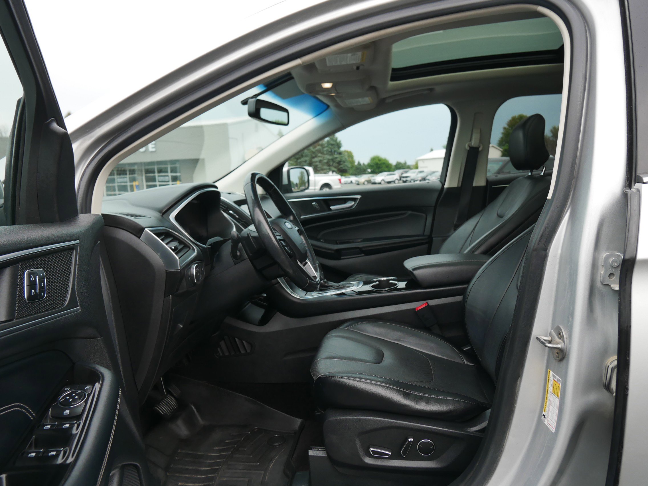 2016 Ford Edge Titanium photo 9