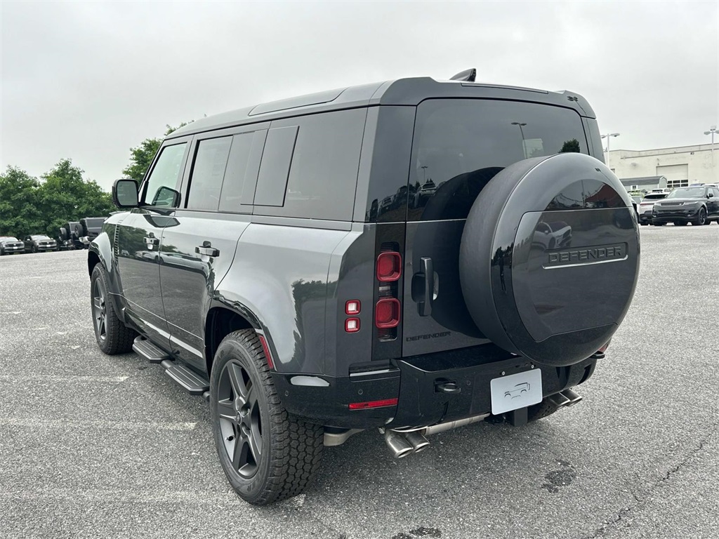 2025 Land Rover Defender 110 X-Dynamic SE photo 15