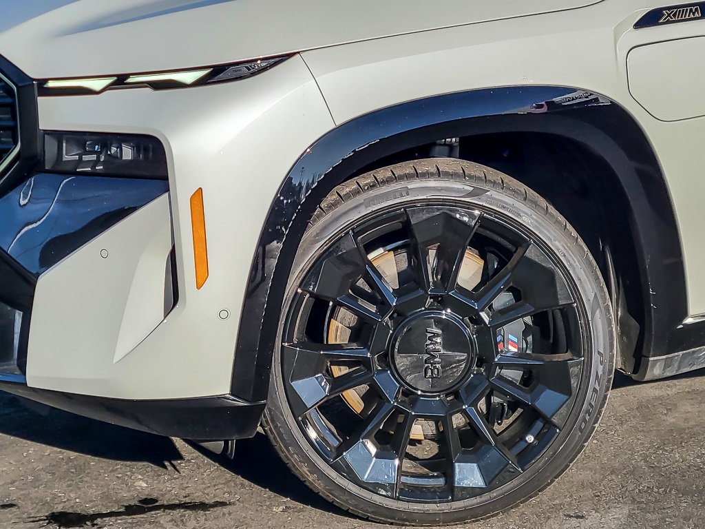 2023 BMW XM BASE AWD - Image 2