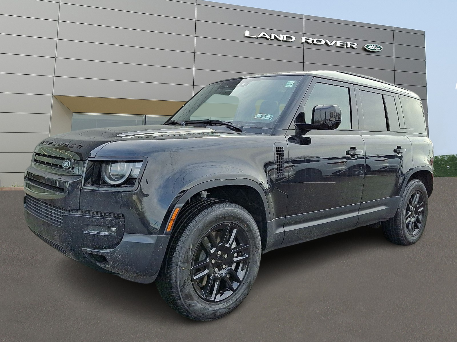 2026 Land Rover Defender S's photo