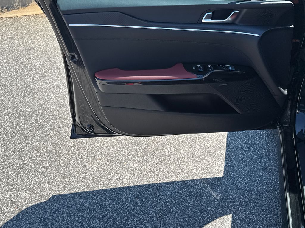 2025 Kia K5 GT-Line photo 10