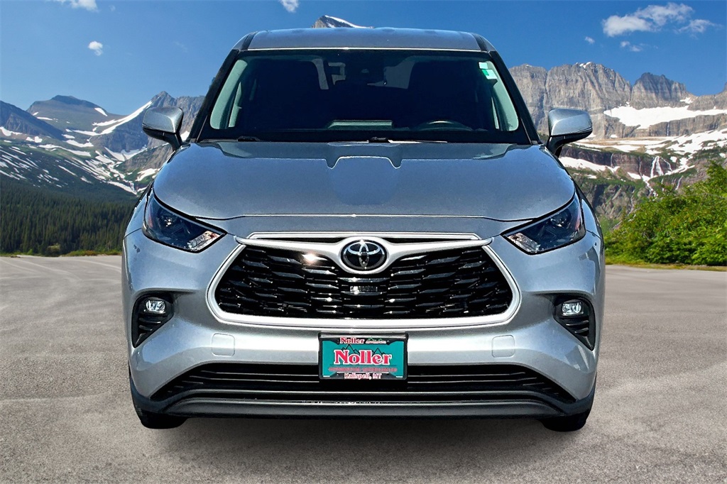 2024 Toyota Highlander LE photo 3