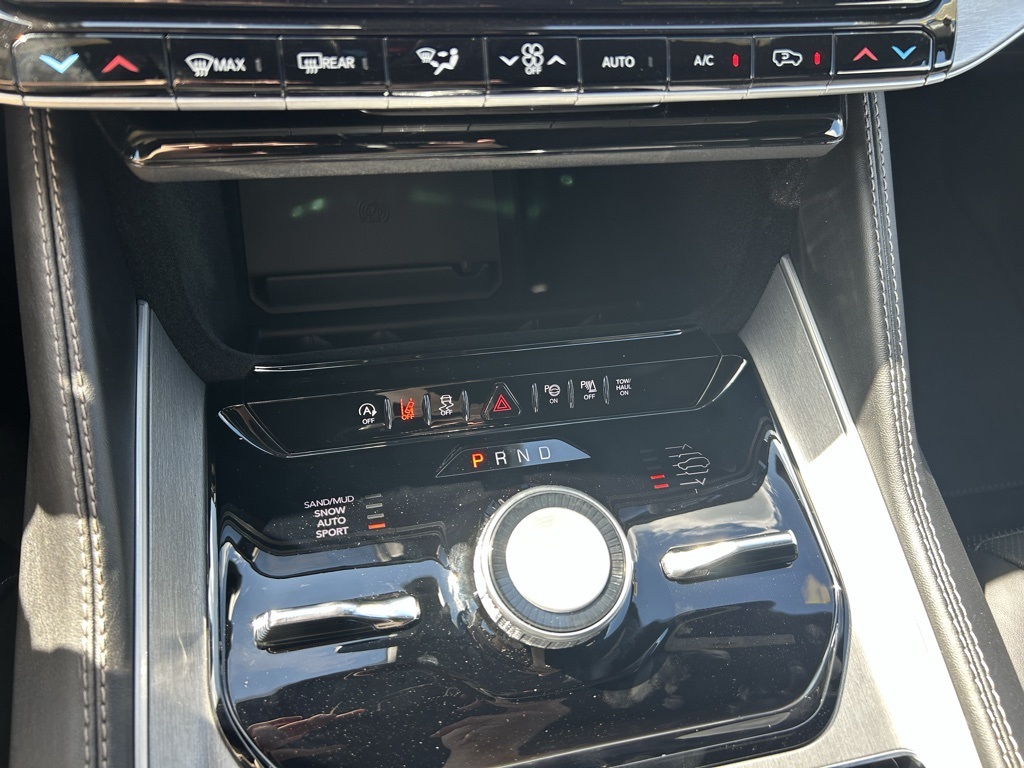 2025 Jeep Wagoneer Series II photo 17